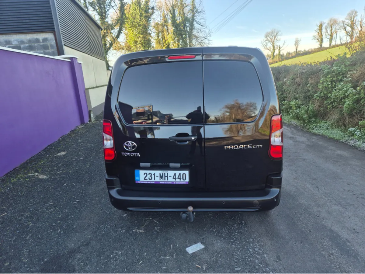 Toyota Proace City CITY 1.5 GX SWB 650KG 3 3DR - Image 3
