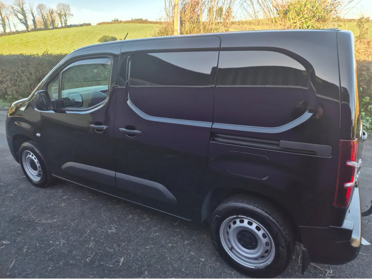 Toyota Proace City CITY 1.5 GX SWB 650KG 3 3DR - Image 4