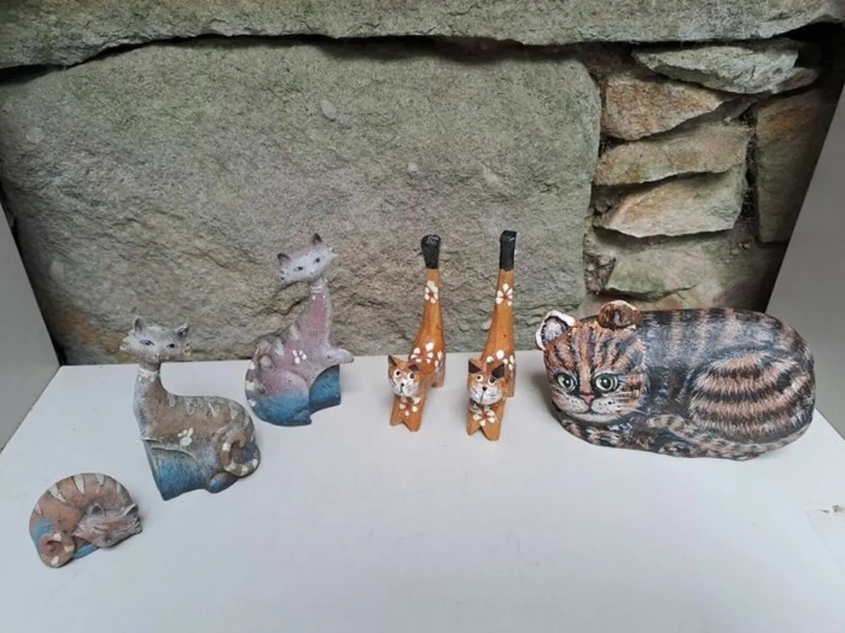 Cat figurines bundle - Image 1