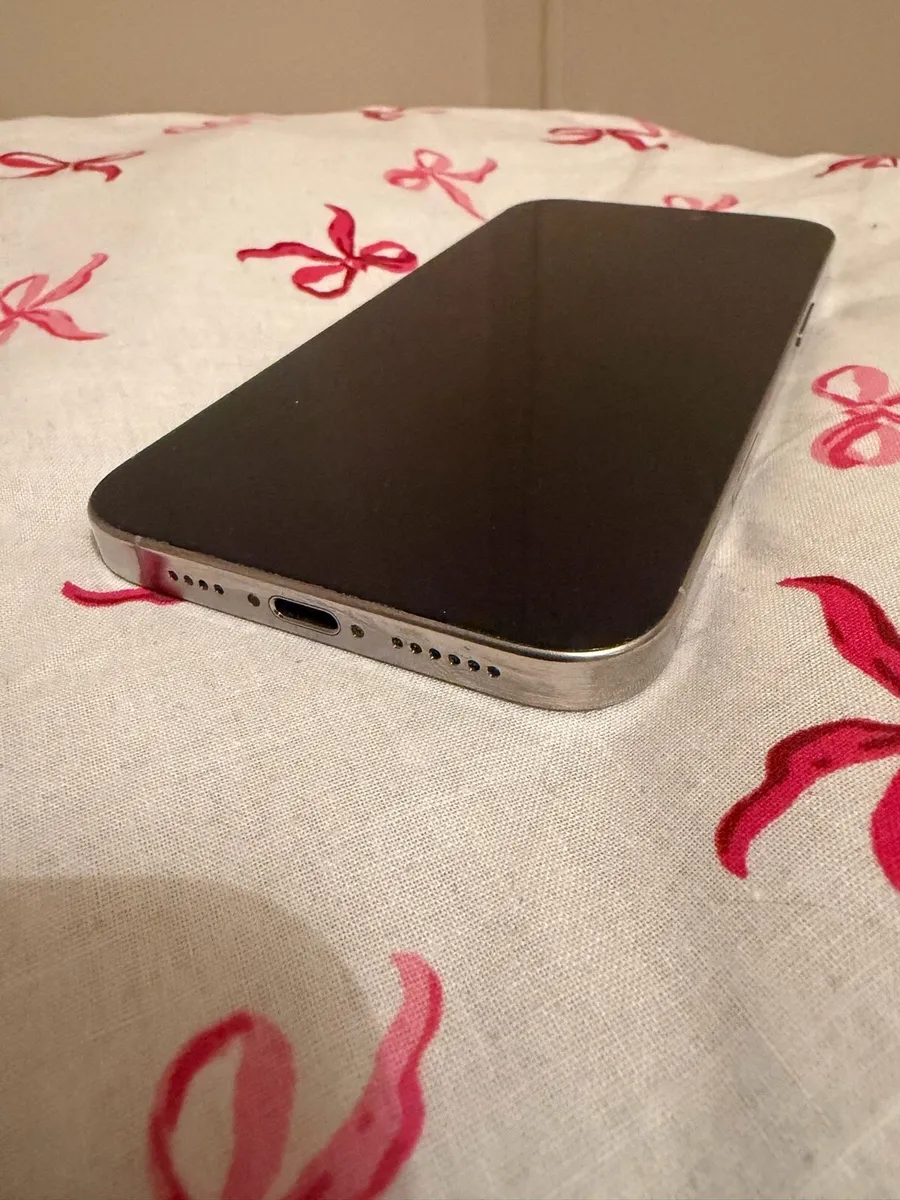 iPhone 16 pro max - Image 4