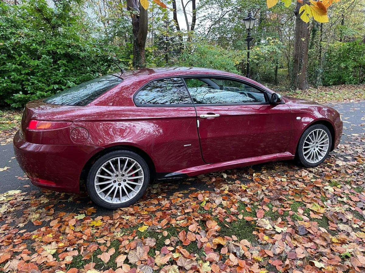Alfa Romeo GT 1.9 JTD Diesel - Image 1