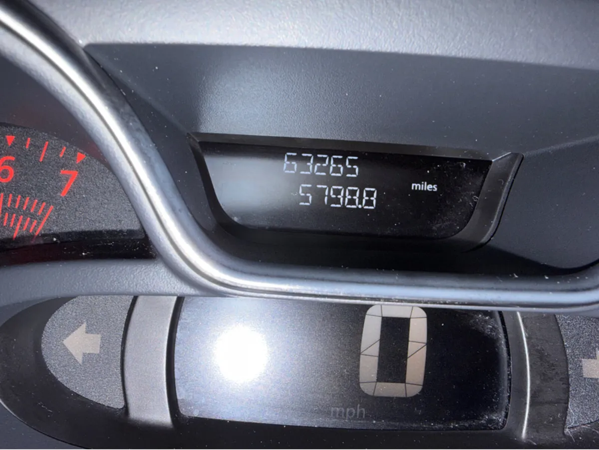 Renault Captur ICONIC TCE - Image 2