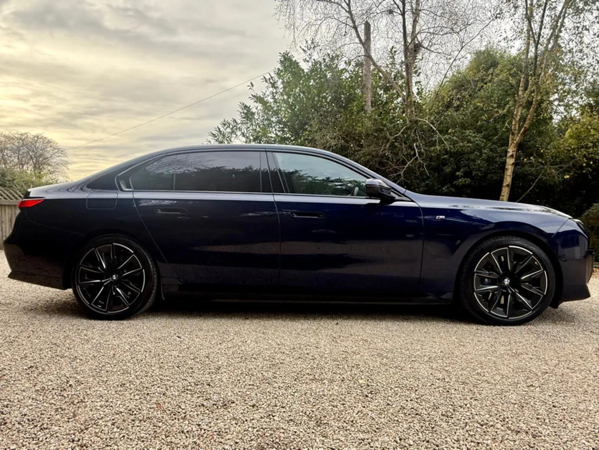 BMW 7-Series 50E XDRIVE M SPORT PRO *Colossal Spec - Image 2