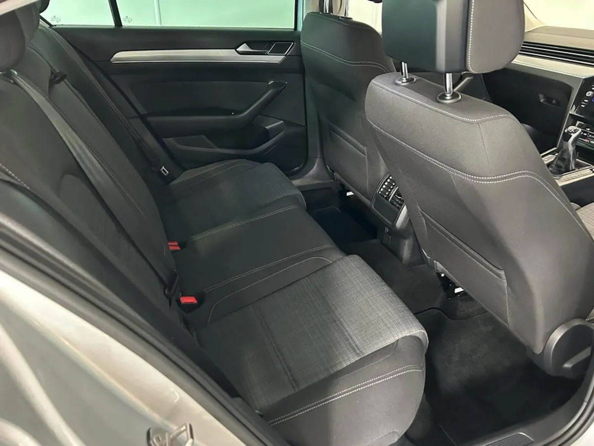Volkswagen Passat BUSINESS 2.0 TDI MANUAL 6SPEED F - Image 2