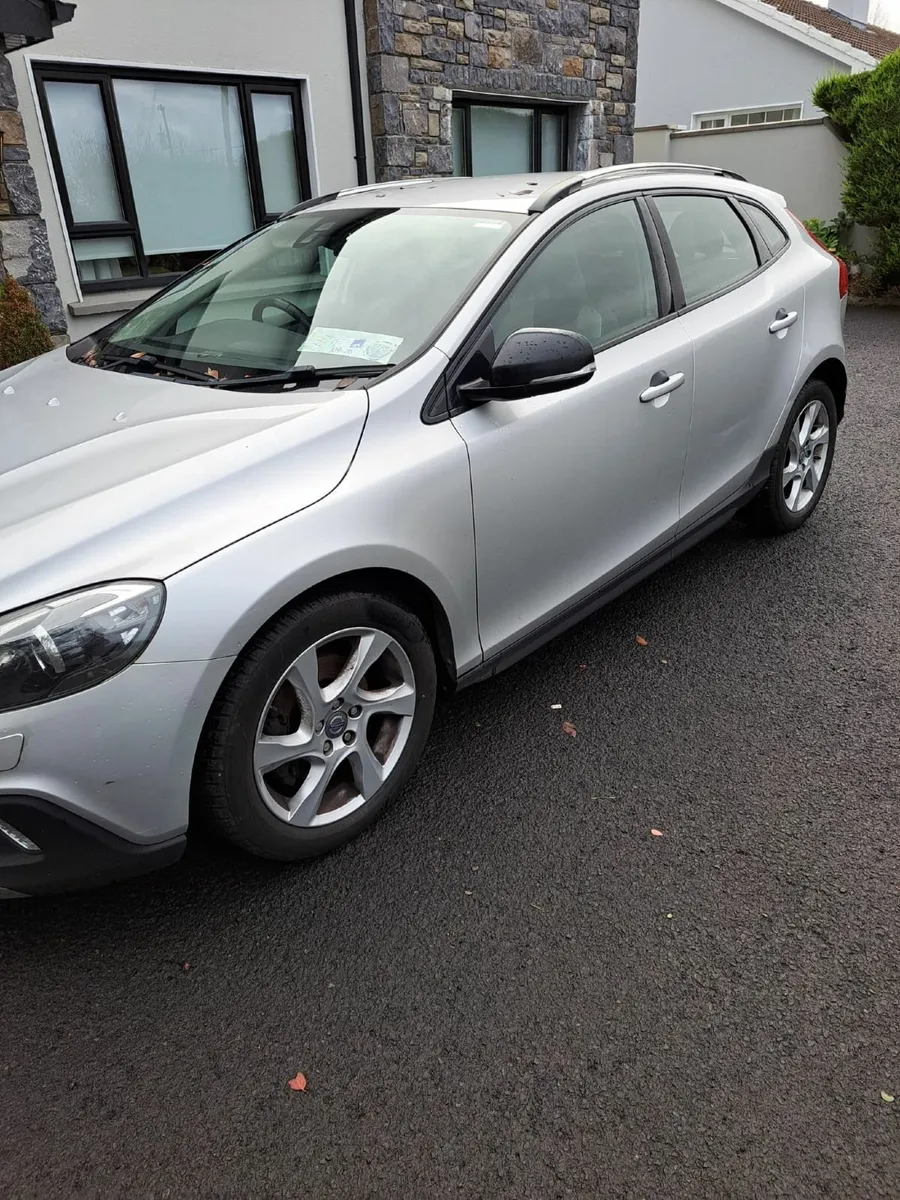 Volvo V40 2014 - Image 2