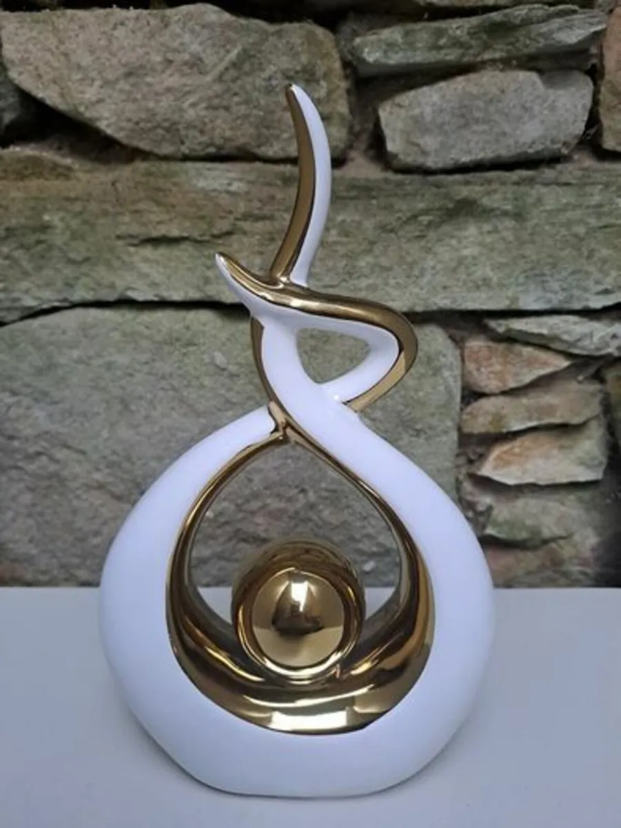 Modern art statue flame - Image 1