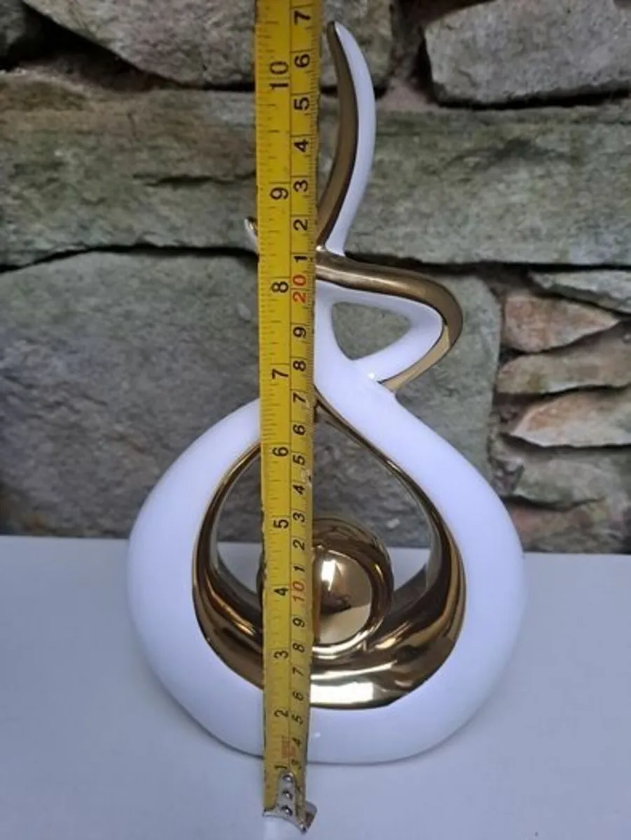 Modern art statue flame - Image 3