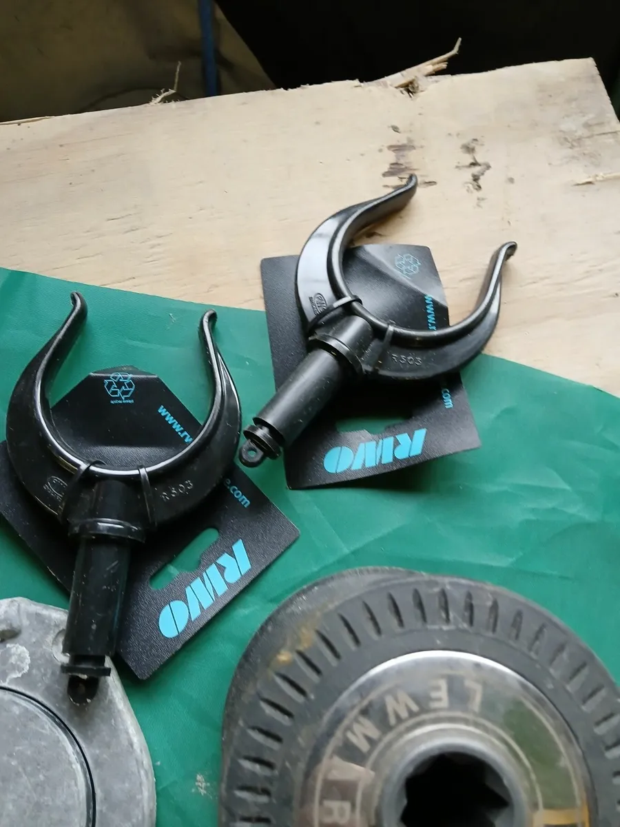 Boat bits  avon dinghy   winch  life raft cradle - Image 2