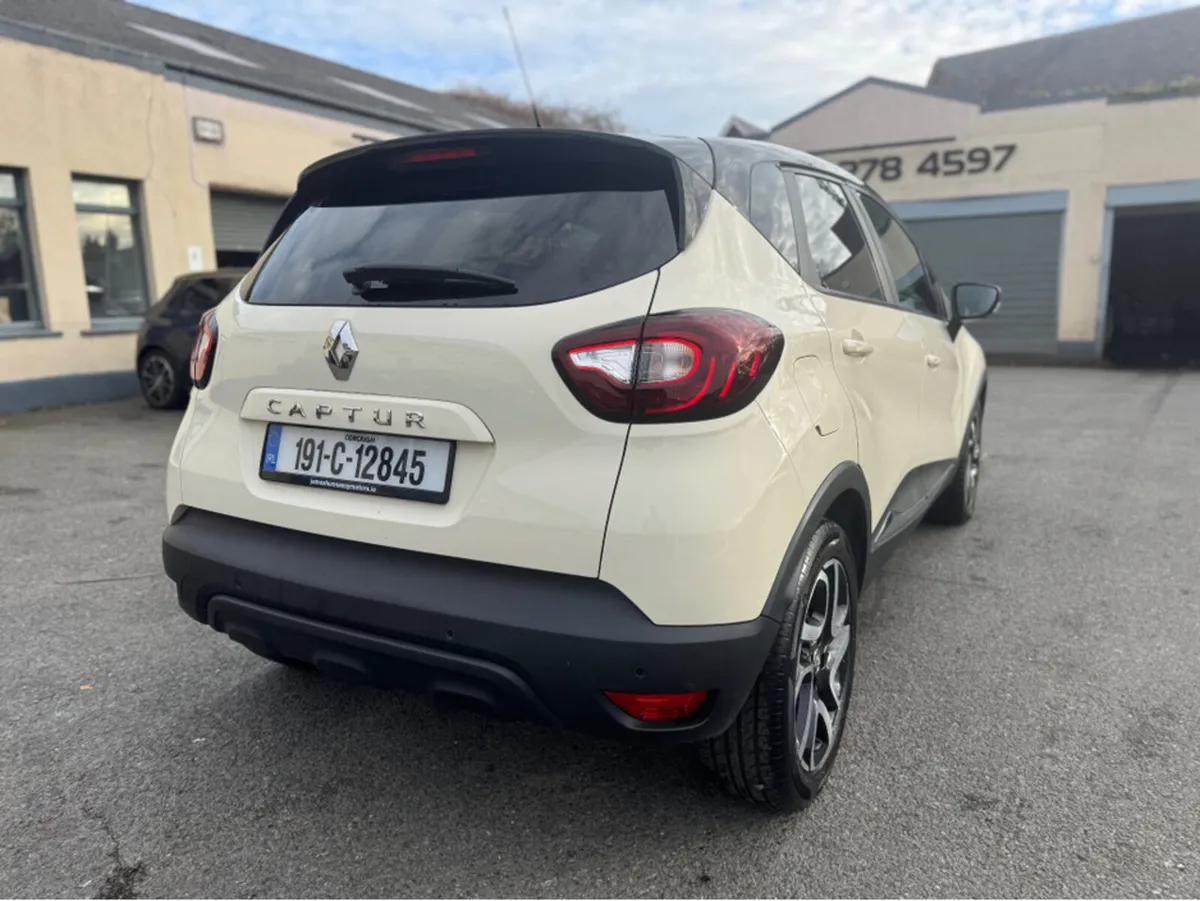 Renault Captur ****BLACK FRIDAY SALE****TCE ICONIC - Image 4
