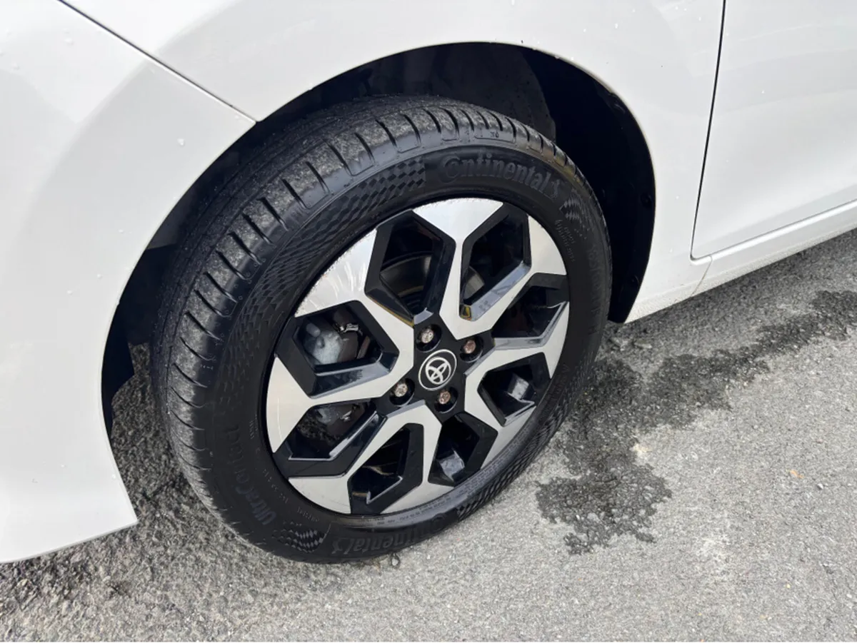 Toyota Aygo 1.0 5 DR X-PLAY 4DR - Image 2