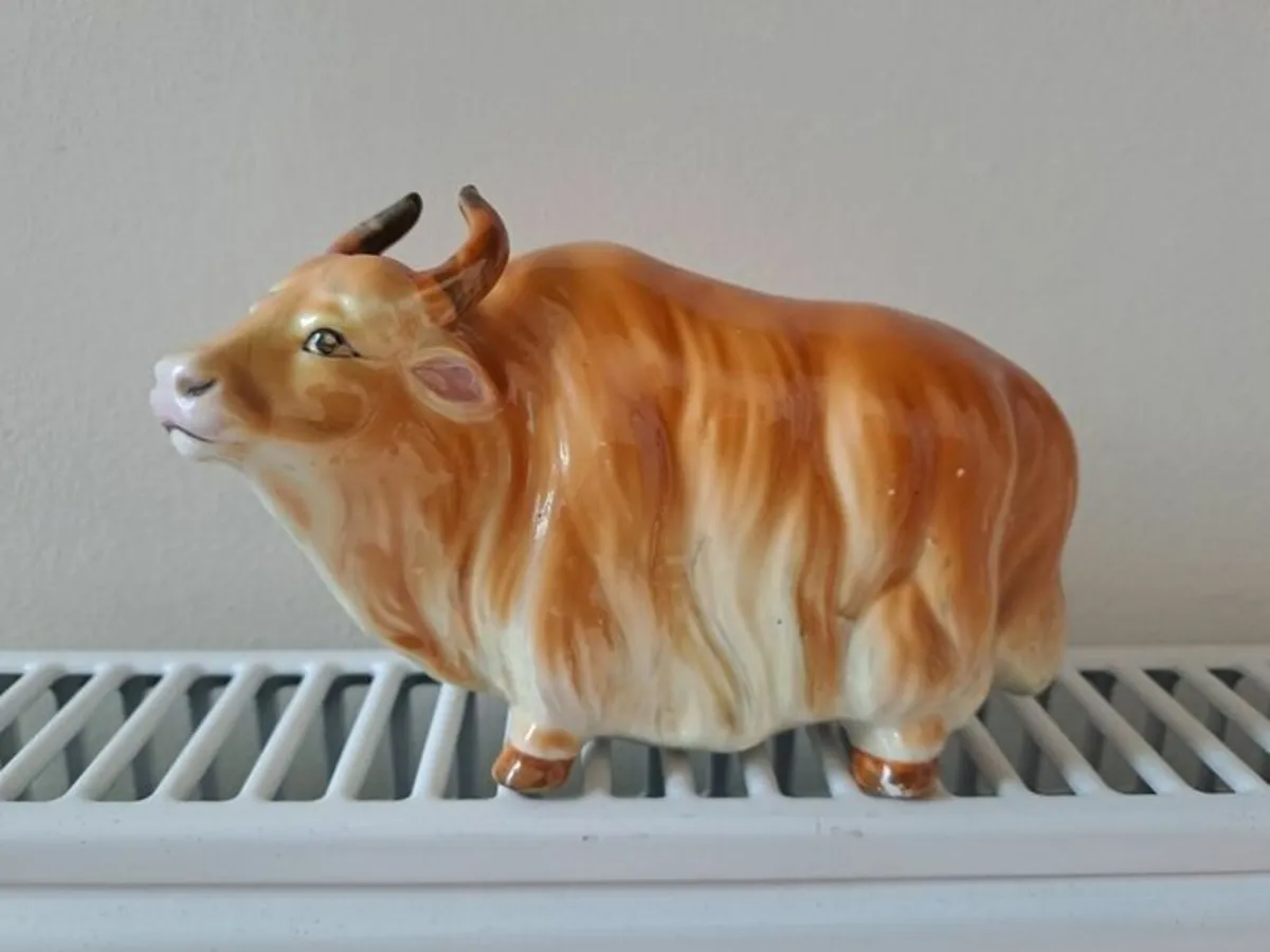 Porcelain cow or yak figurine - Image 1
