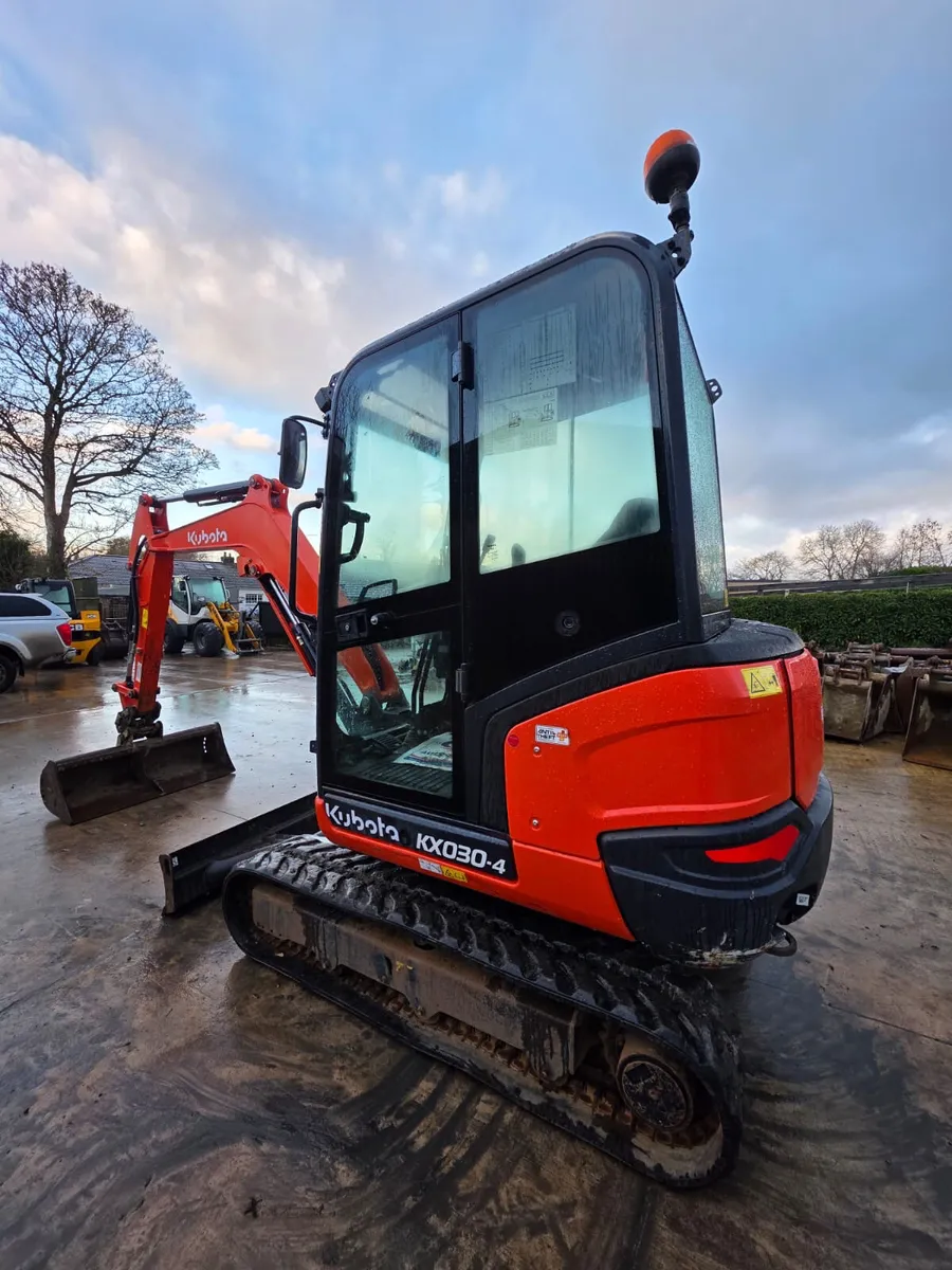 2021 KUBOTA KX030-4 **ONLY 1,200 HOURS** - Image 3