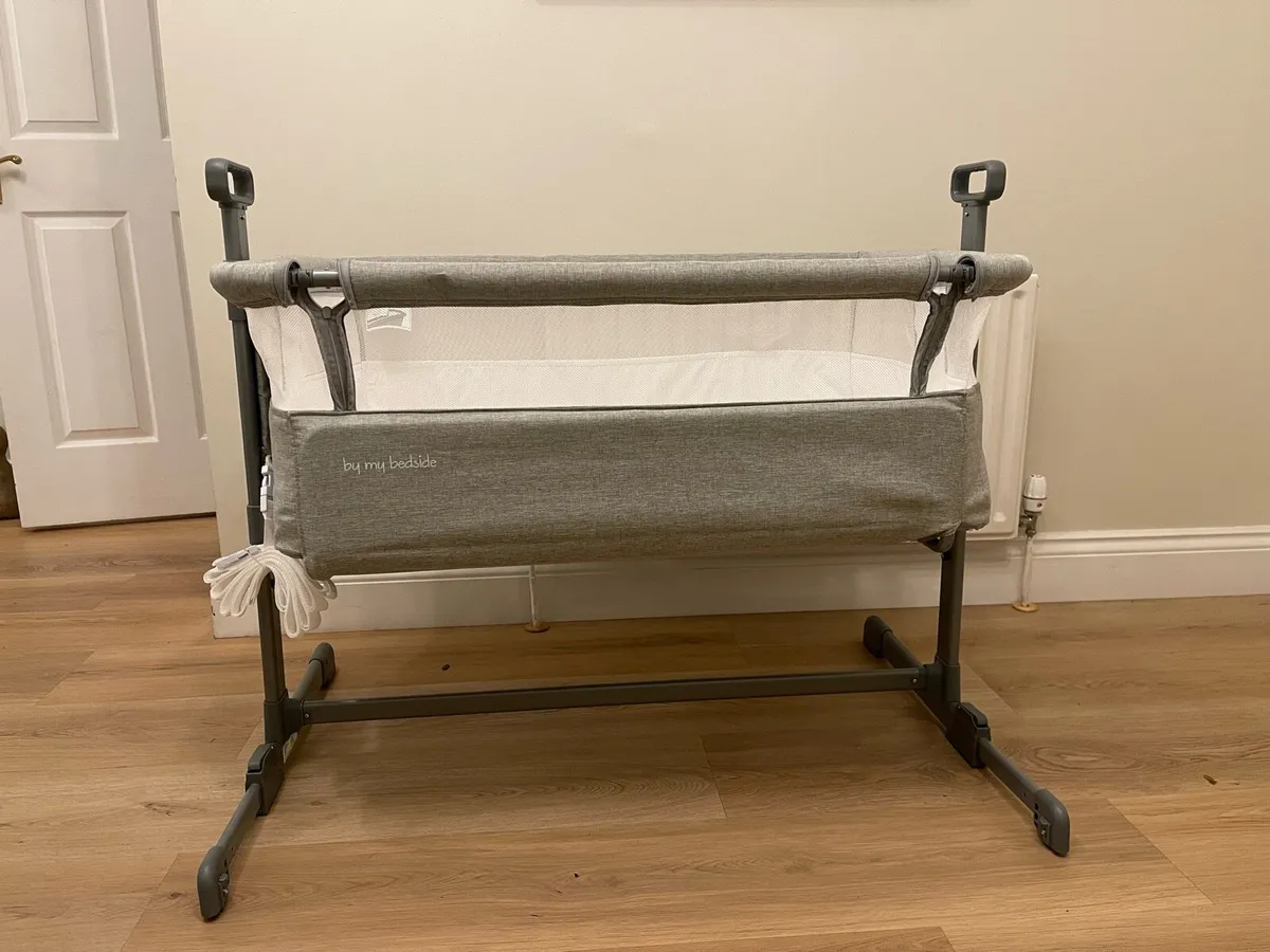 Next to me crib - Image 1