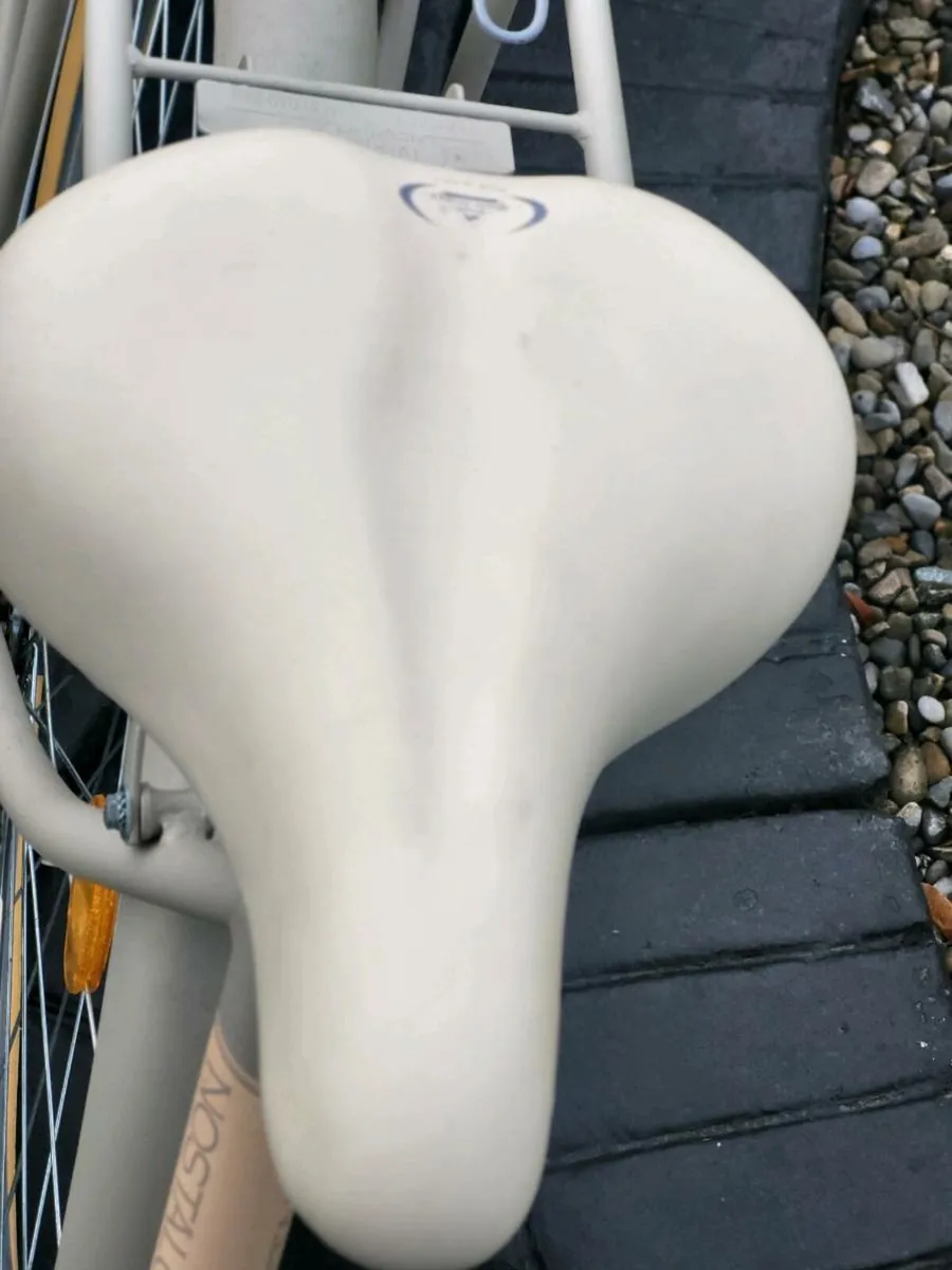 LADIES BIKE..USED 3 TIMES..NO OFFERS - Image 4