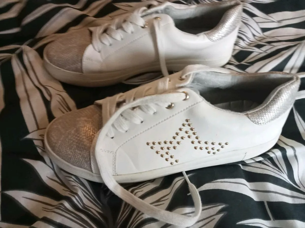 Ladies dunnes trainers size 5 - Image 1