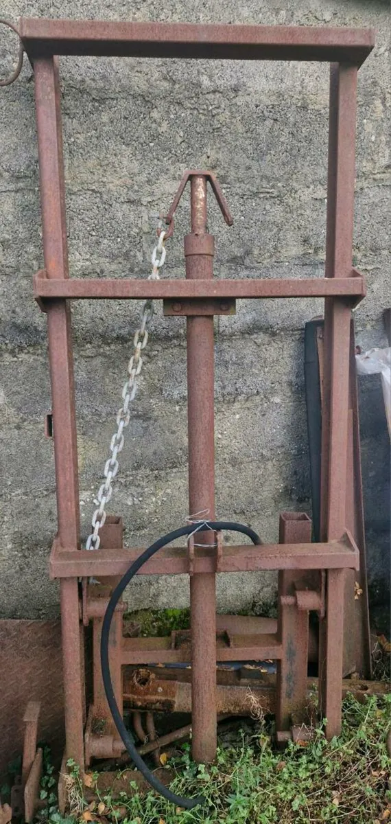 Forklift Mast - Image 1