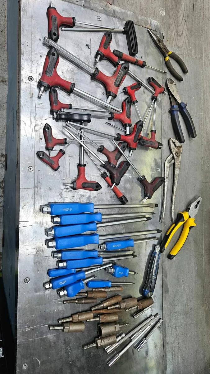 Hand tools - Image 1