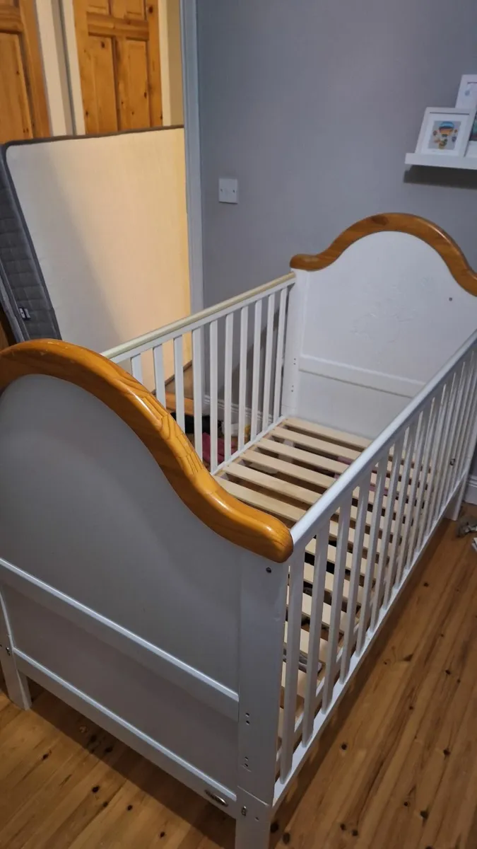 child's cot bed - Image 2