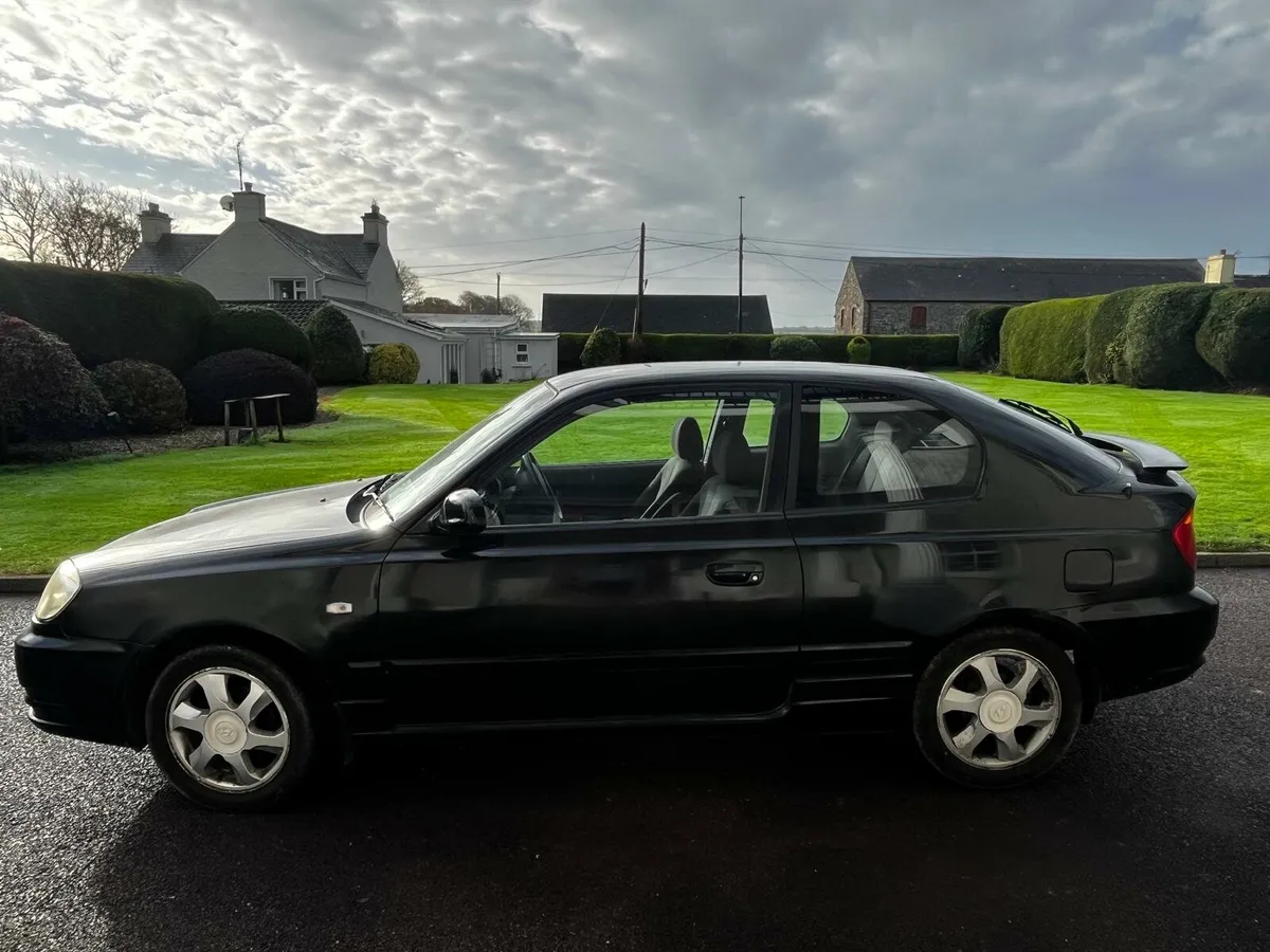 Hyundai accent 2005 new nct, taxed and low mileage - Image 3