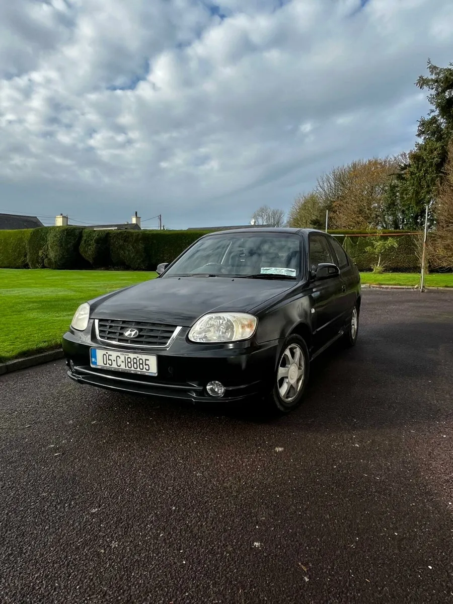 Hyundai accent 2005 new nct, taxed and low mileage - Image 4