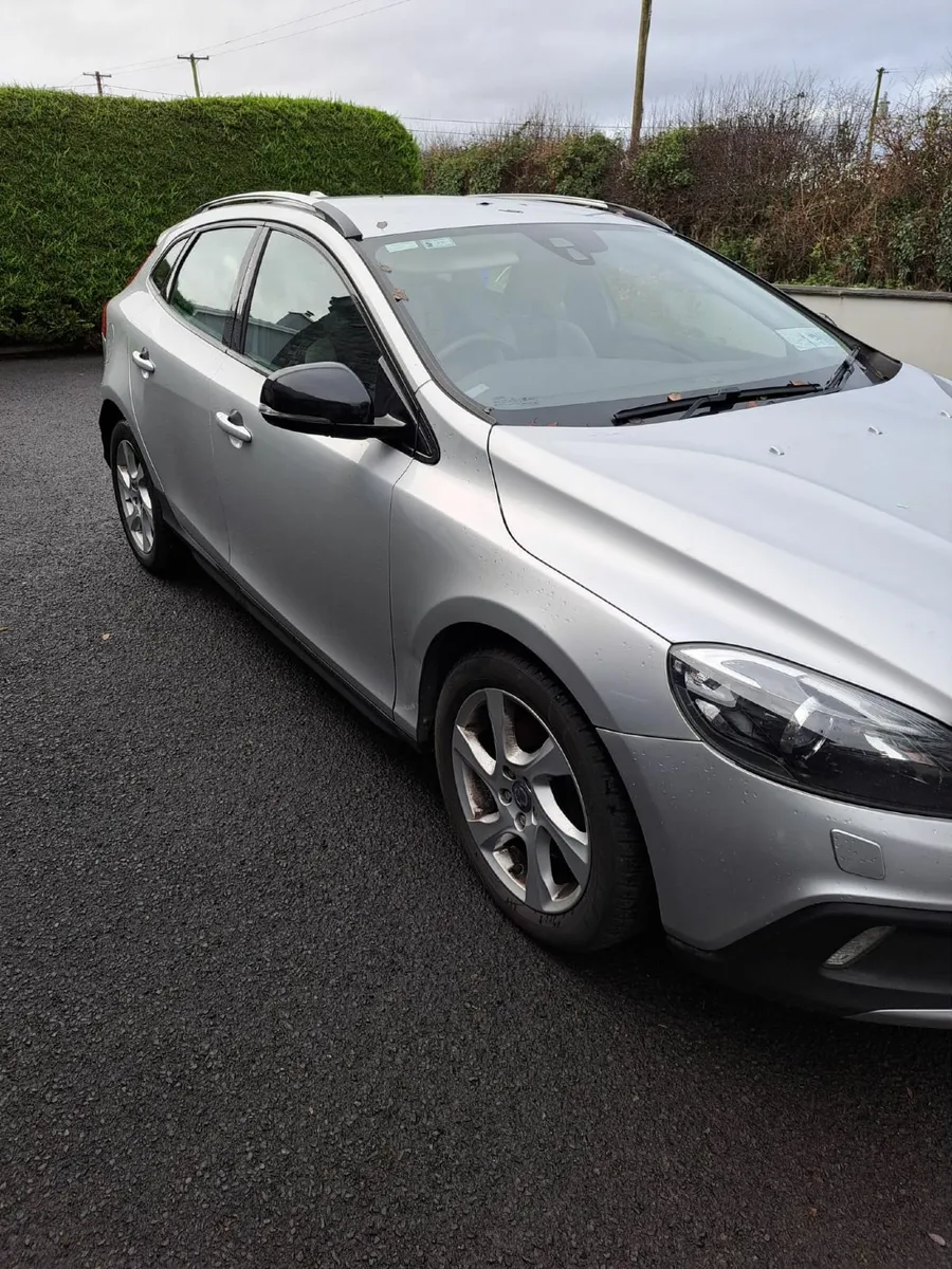 Volvo V40 2014 - Image 1
