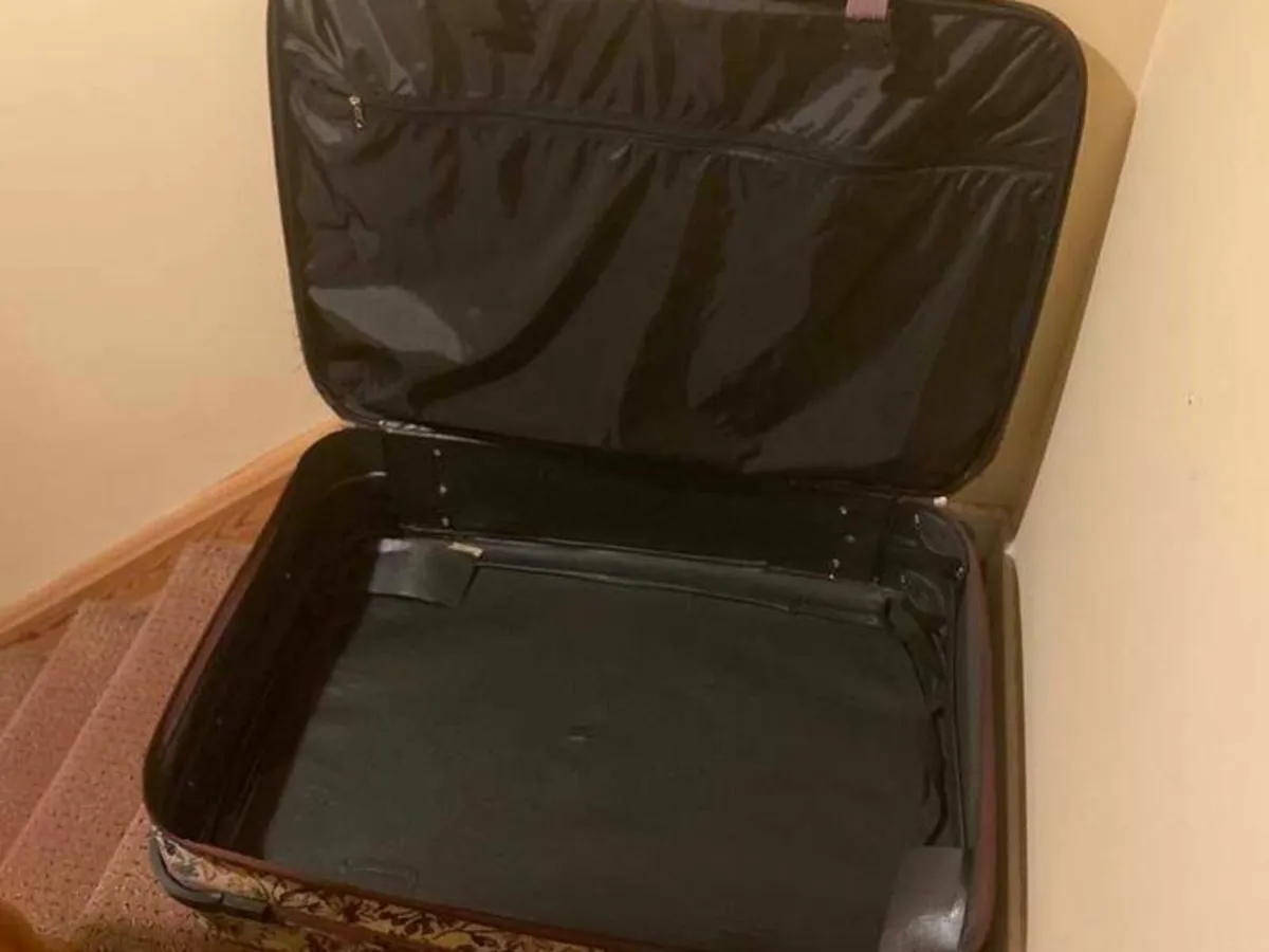 Large Vintage Floral Tapestry Suitcase - Image 4