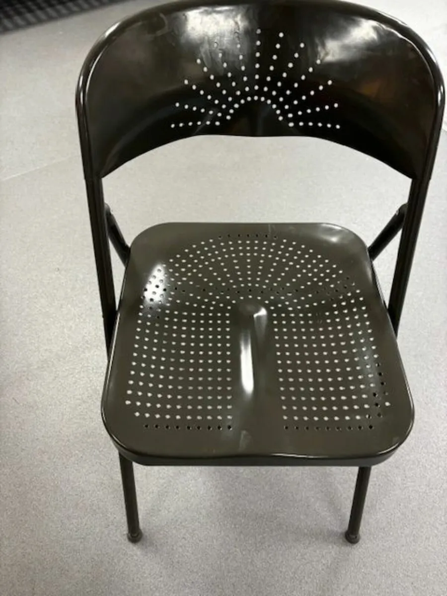 12 Metal Folding Chairs - Image 1