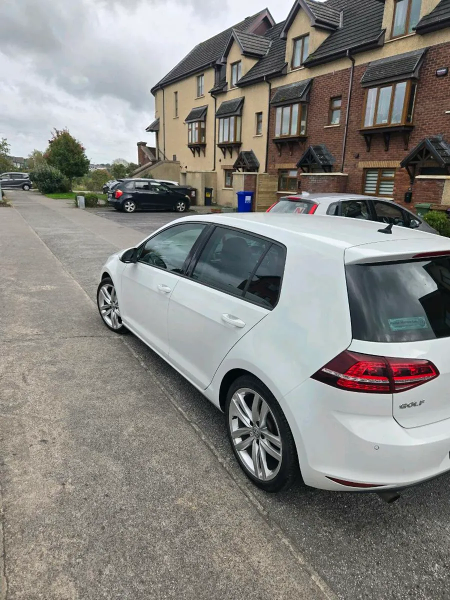 162 VW Golf Highline Automatic || Leather Low KM's - Image 4