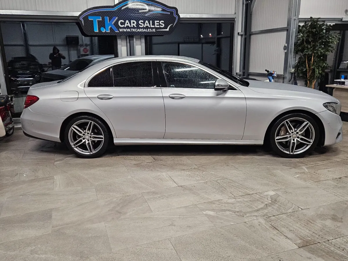 16 MERCEDES BENZ E-CLASS 220 AMG LINE - Image 2