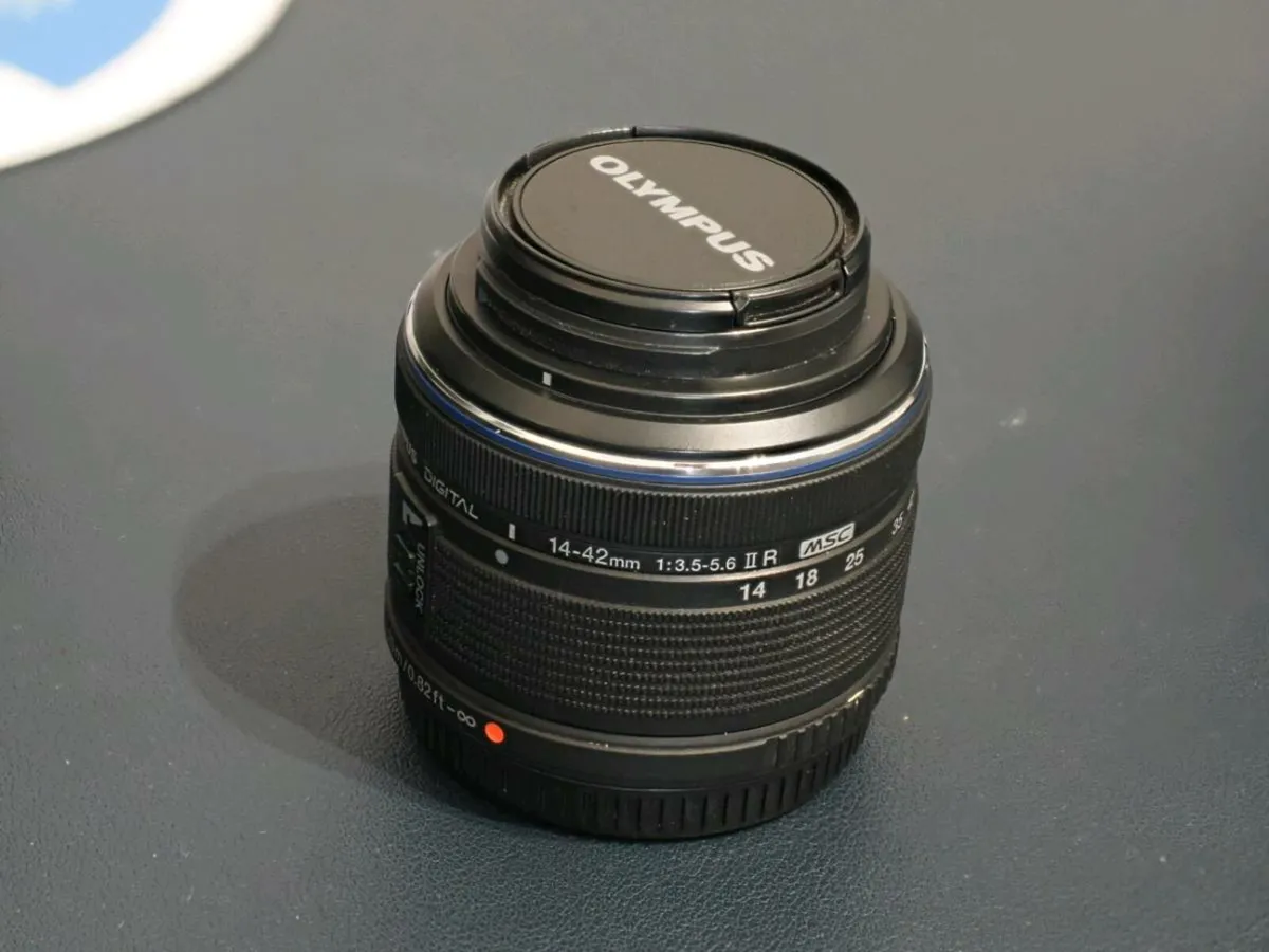 Olympus 14-42mm 1:3.5-5:6 II R - Image 1