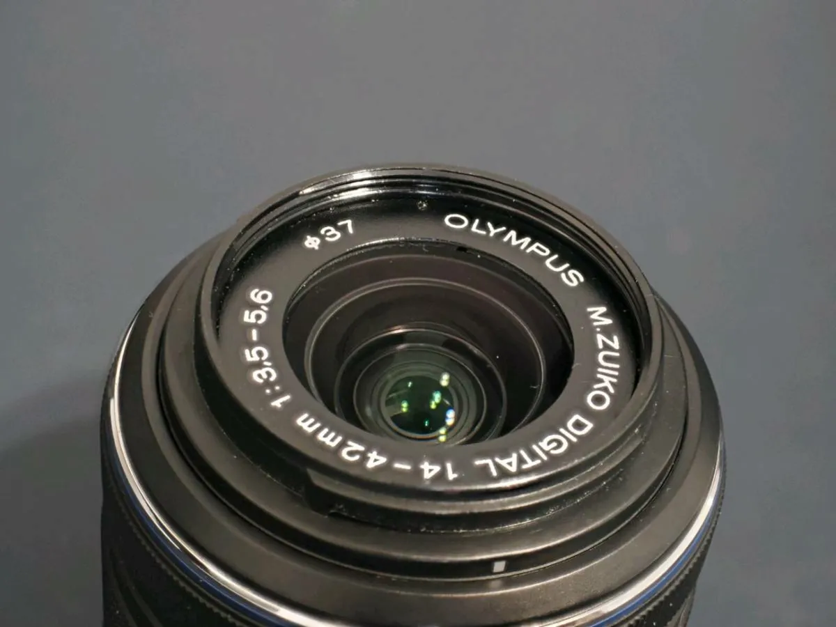 Olympus 14-42mm 1:3.5-5:6 II R - Image 2