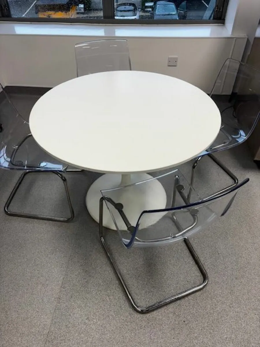 Round Table and 4 Chairs - Image 1
