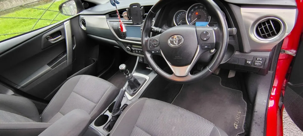 Toyota Auris 2014 - Image 1