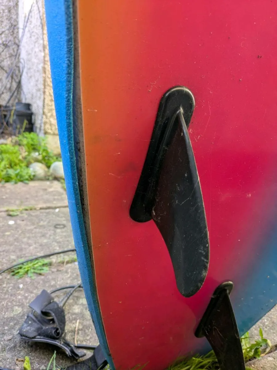 8ft Vision surfboard - Image 3