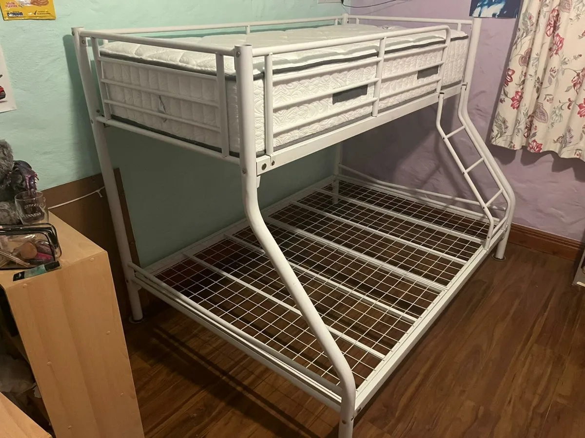 Triple bunk bed - Image 1
