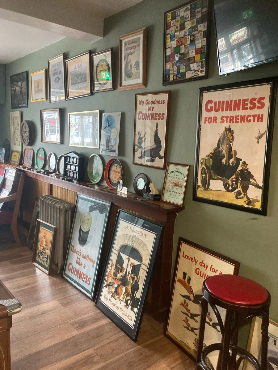 Pub memorabilia - Image 1