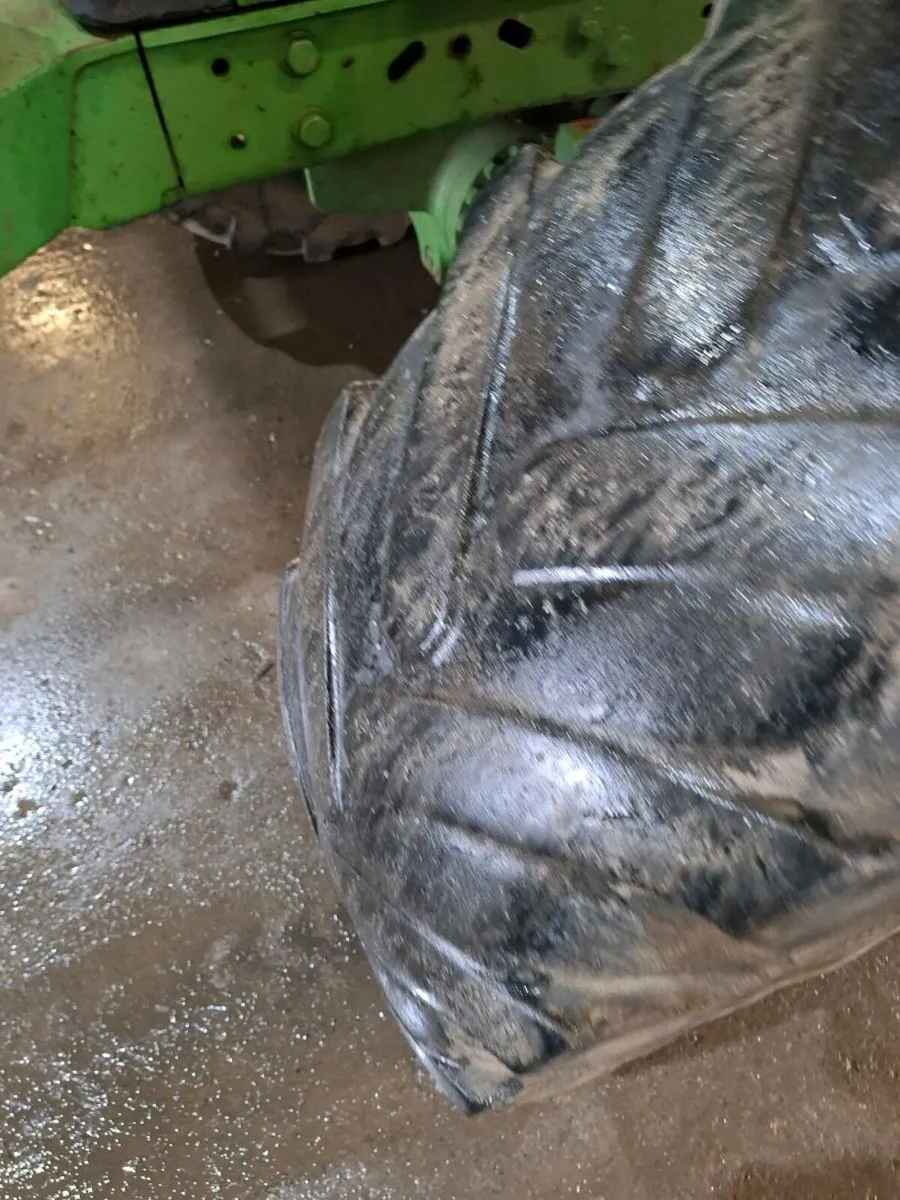 2 Tyres 445/70 R24 - Image 3