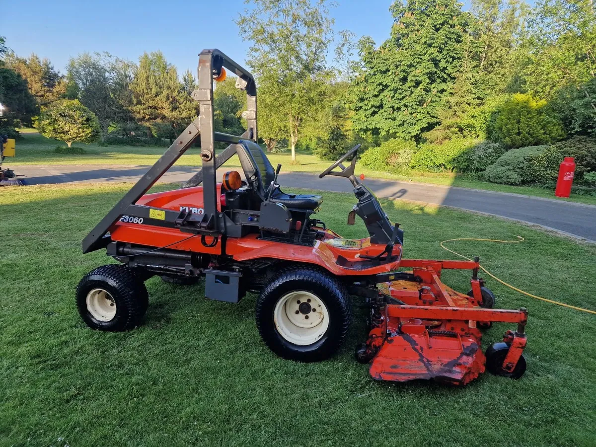 Kubota 30hp front ride on mower lawnmower - Image 3