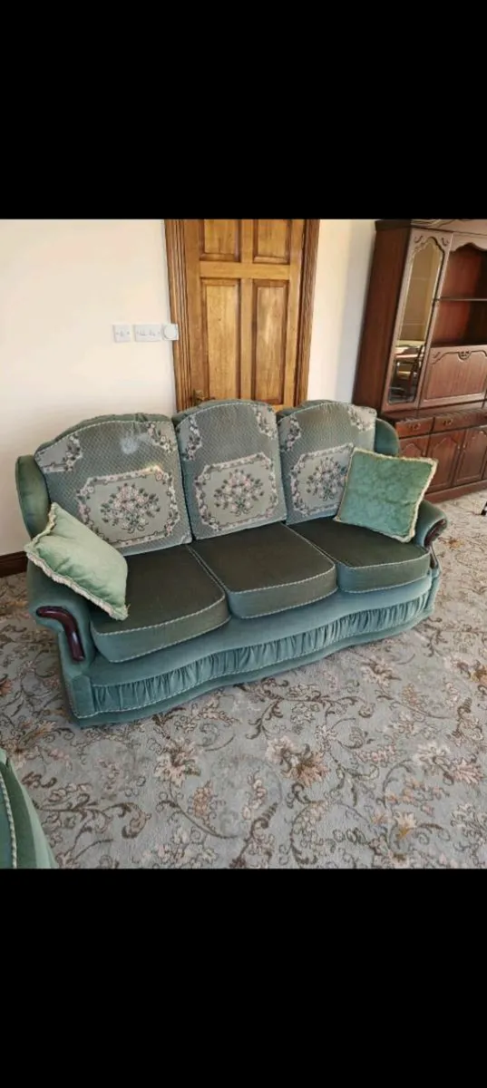 Suite of furniture - Image 2