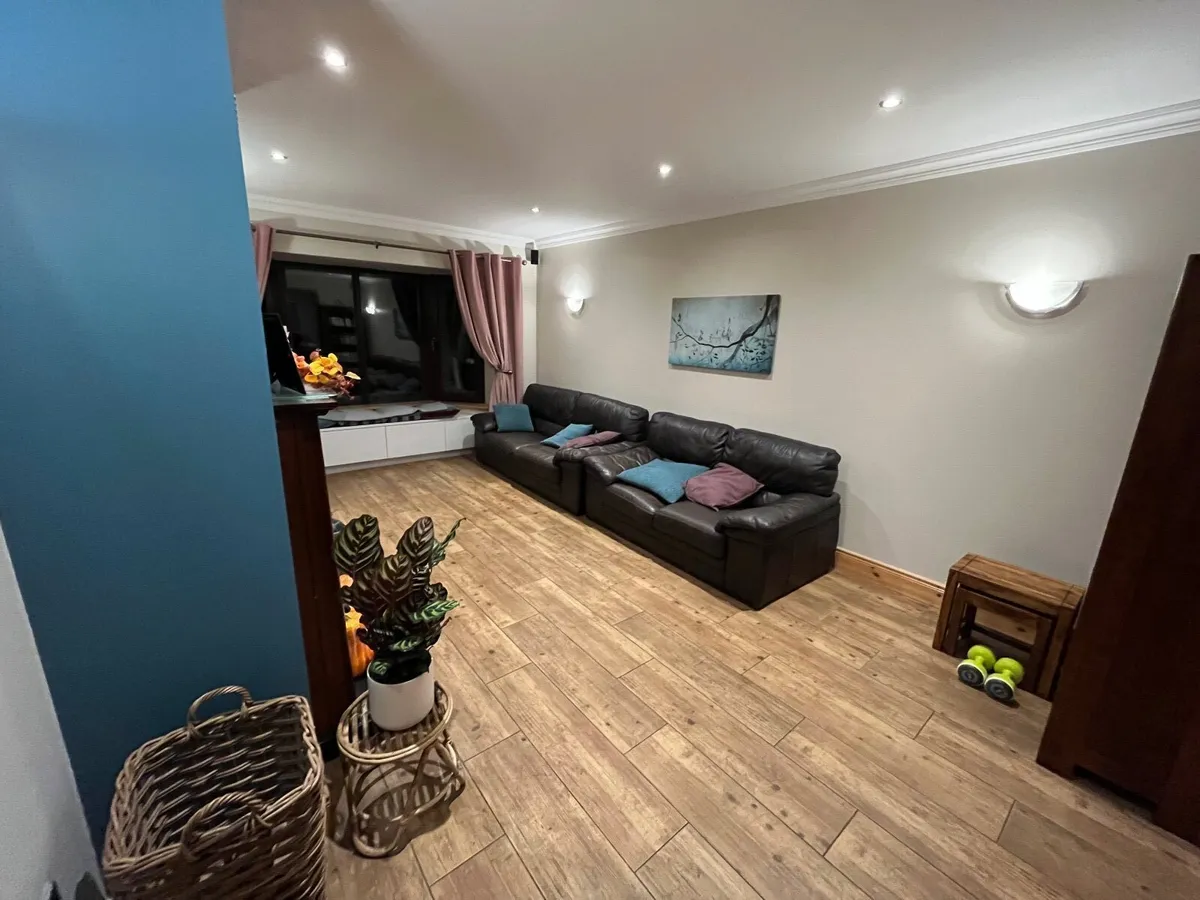 leather sofa (3 seaters and 2 seaters) - Image 1