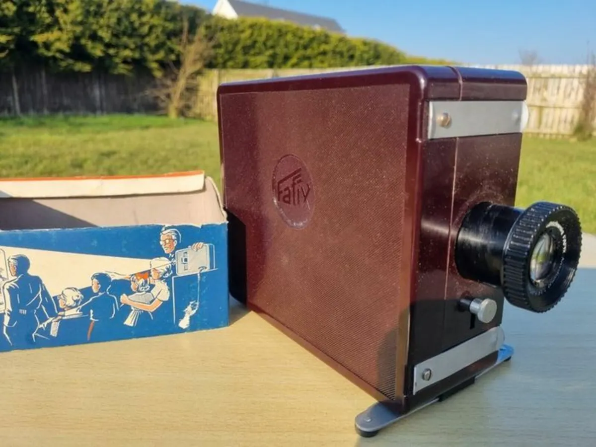 Fafix Bakelite Slide Projector - Image 3