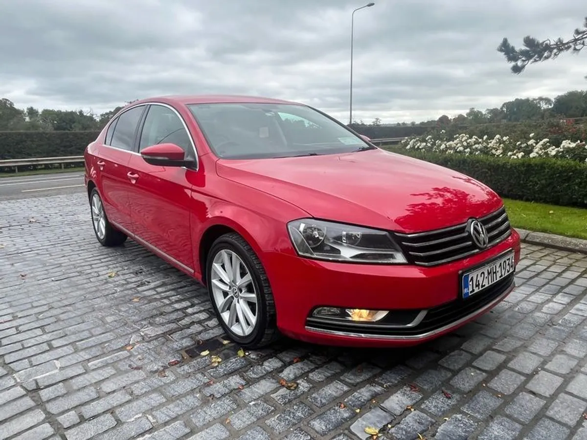 2014 Volkswagen Passat - Image 1