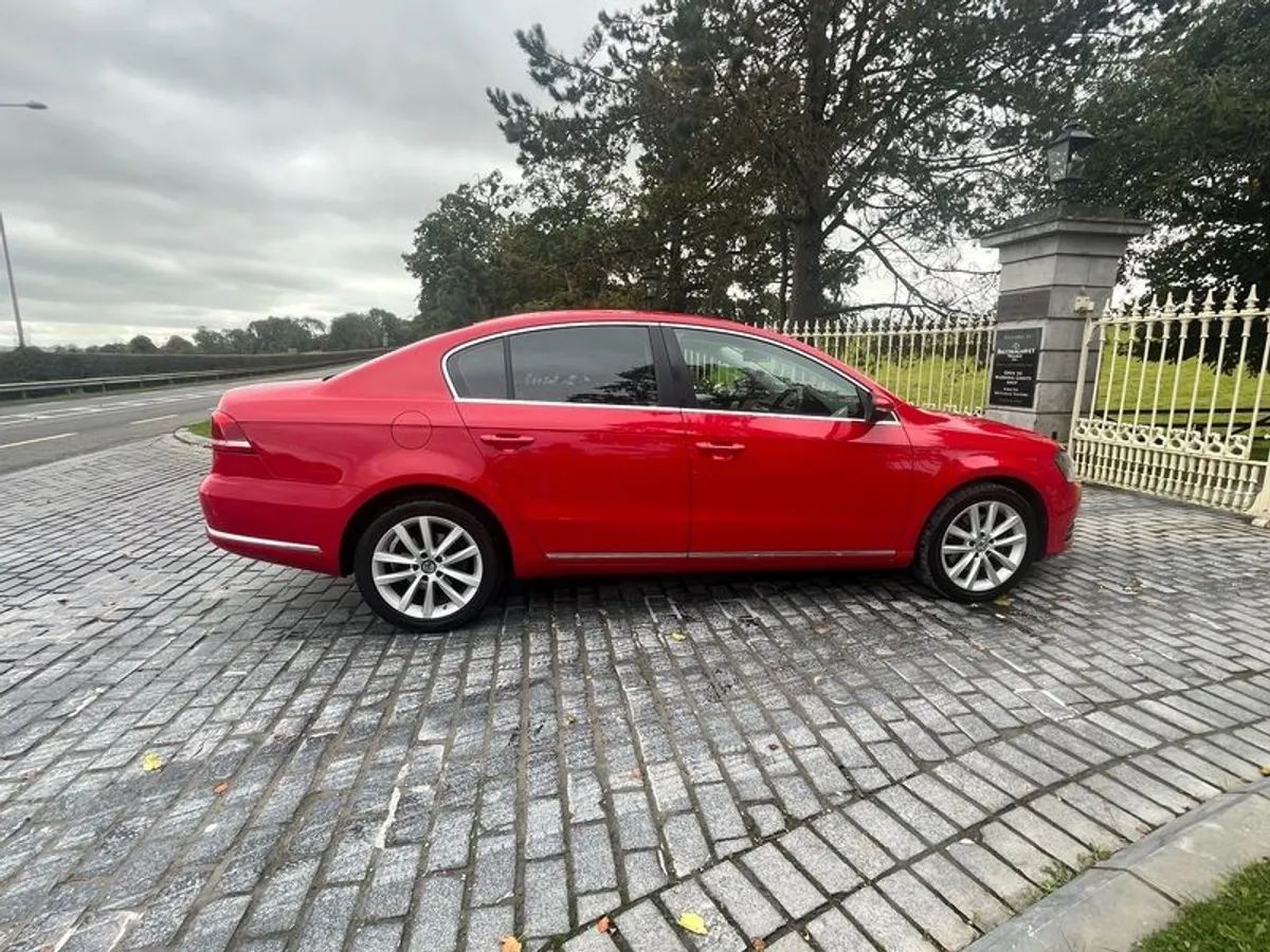 2014 Volkswagen Passat - Image 2