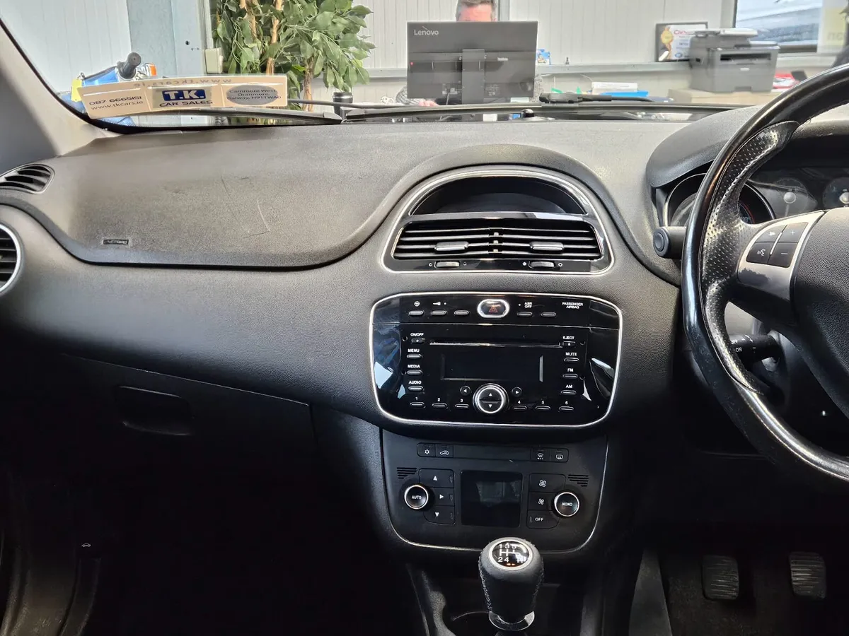 16 FIAT PUNTO 1.2 PETROL - Image 4