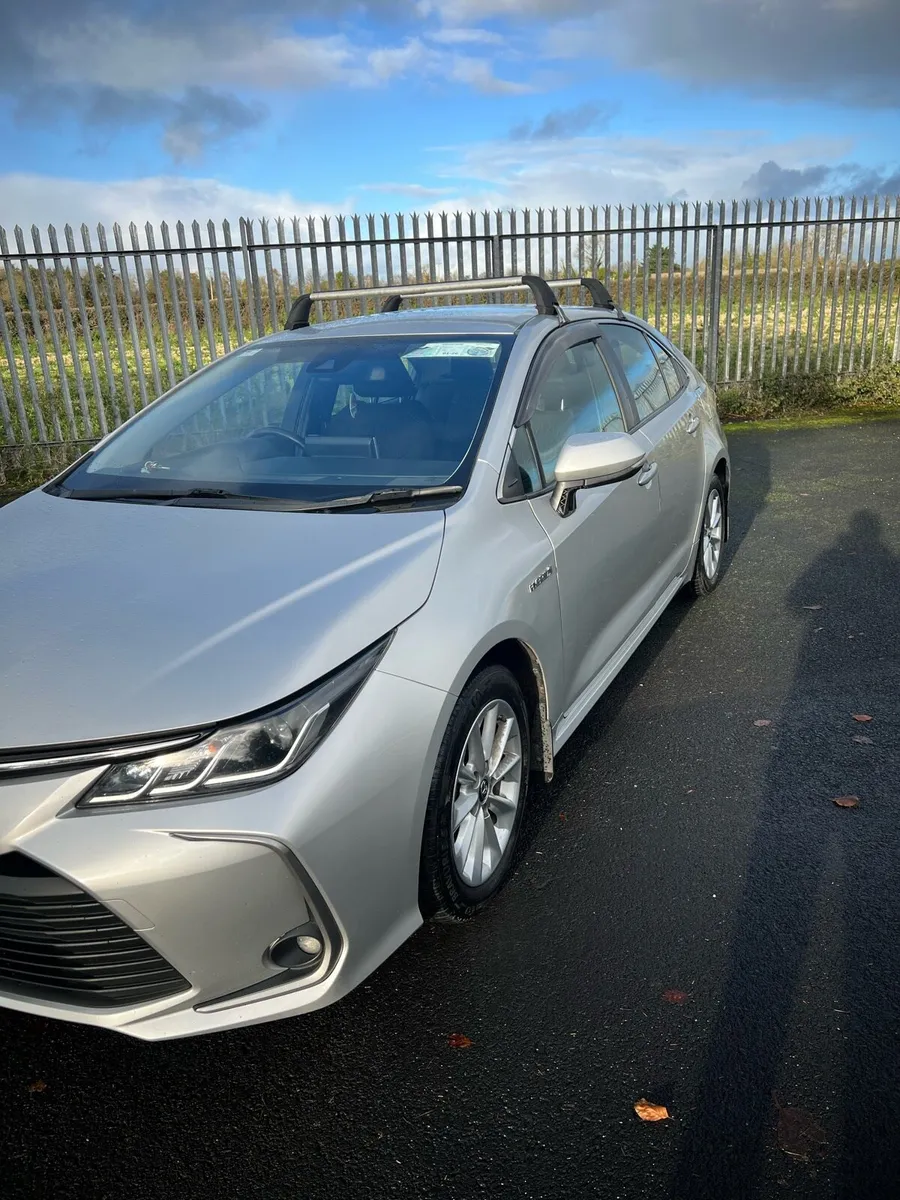 Toyota Corolla Hybrid 2021 - Image 2