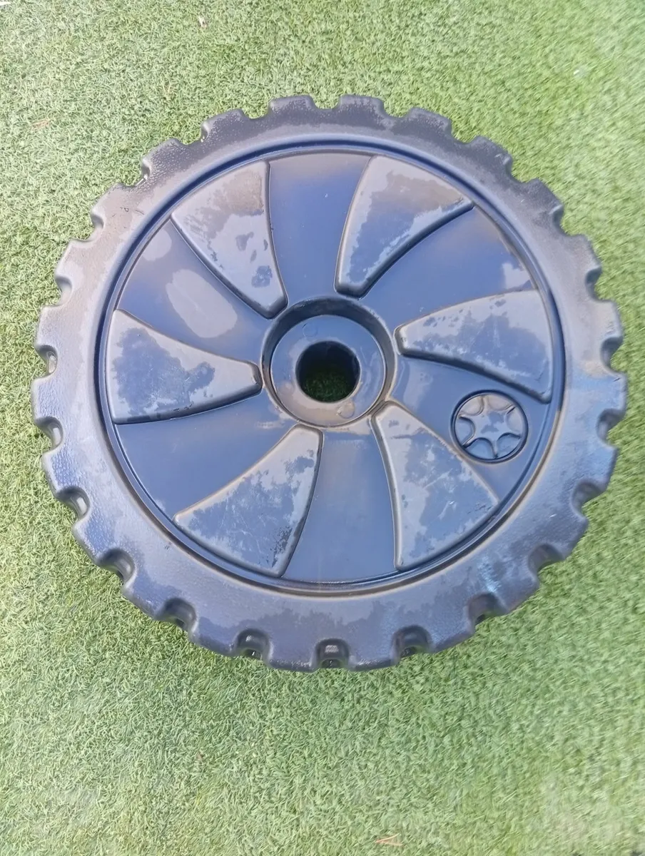 Universal Quality Fill Base Parasol Banner Flag - Image 4