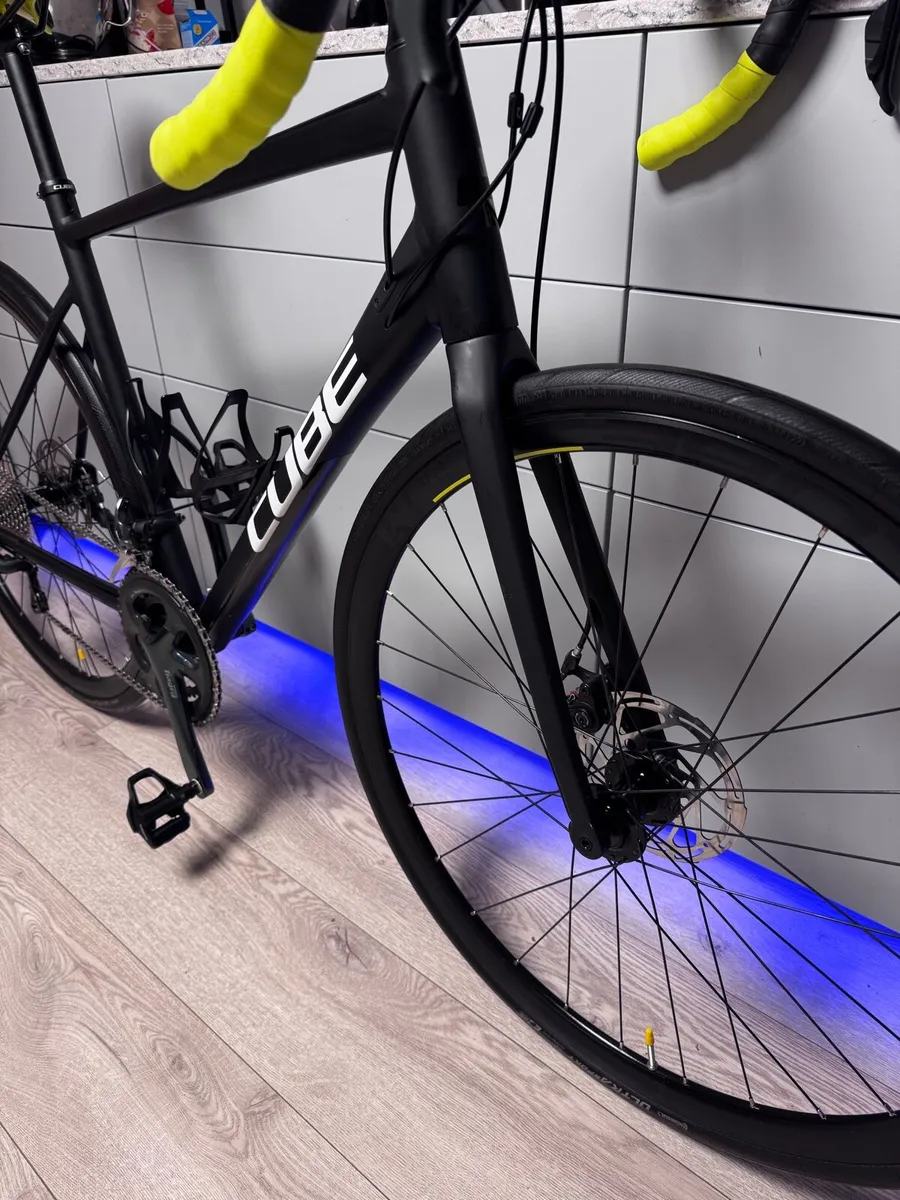 CUBE Attain Race Disc Road Bike (Like New) - Image 4