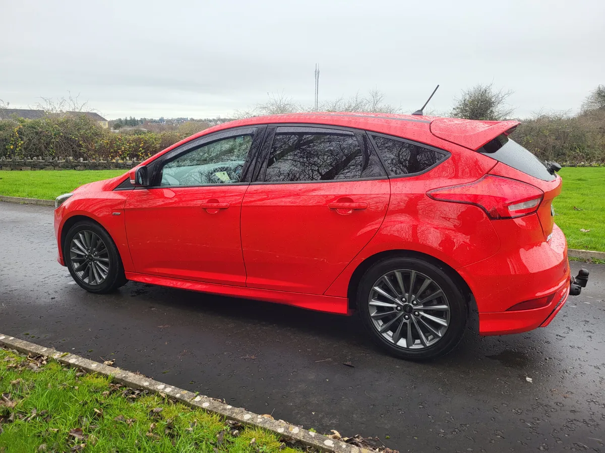 Ford Focus  1.5 ST- LINE .  MINT CONDITION - Image 3