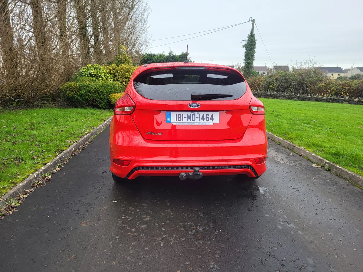 Ford Focus  1.5 ST- LINE .  MINT CONDITION - Image 4