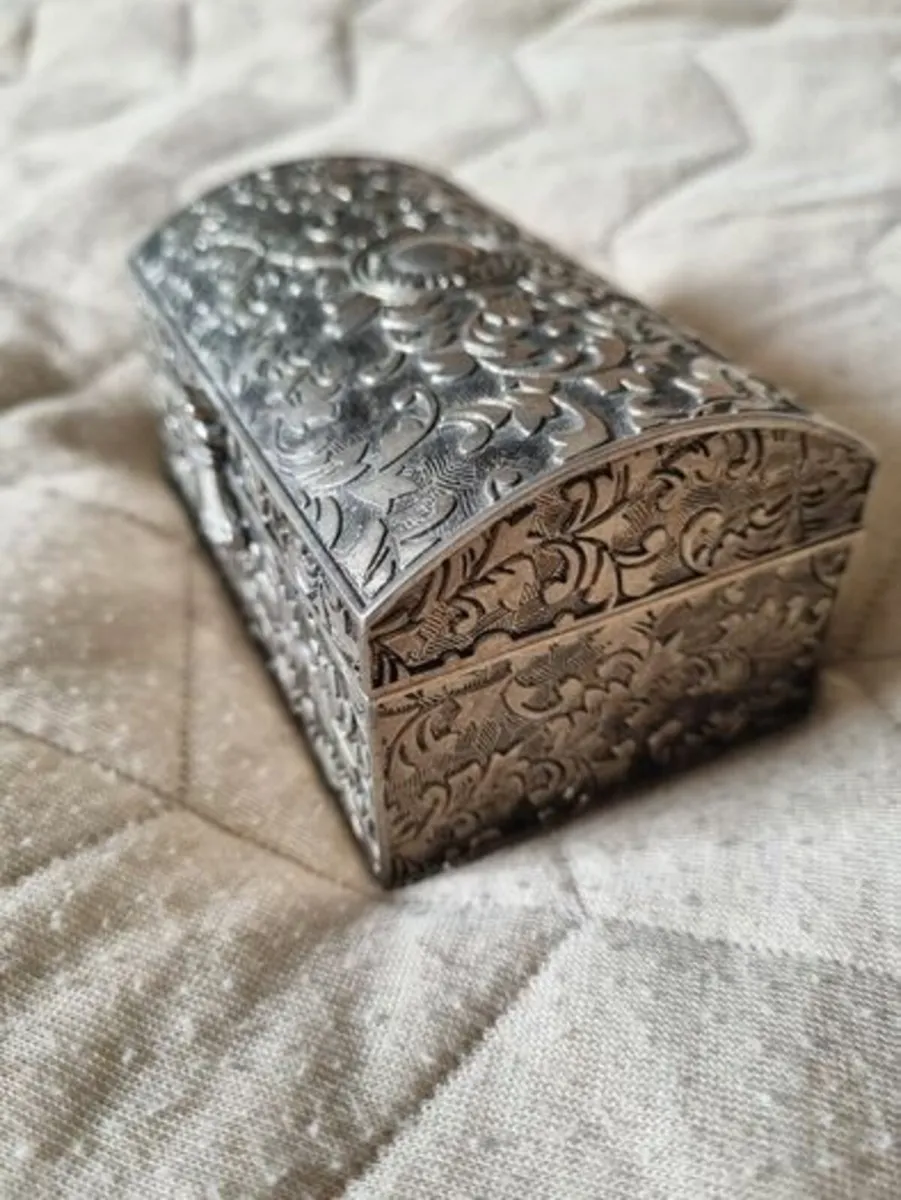 Vintage metal small box - Image 2